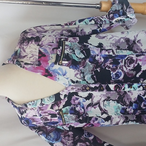 LIKE NEW! BEBE Multicolor Floral Zip Pocket Blouse Snap Close Xl - Picture 3 of 14